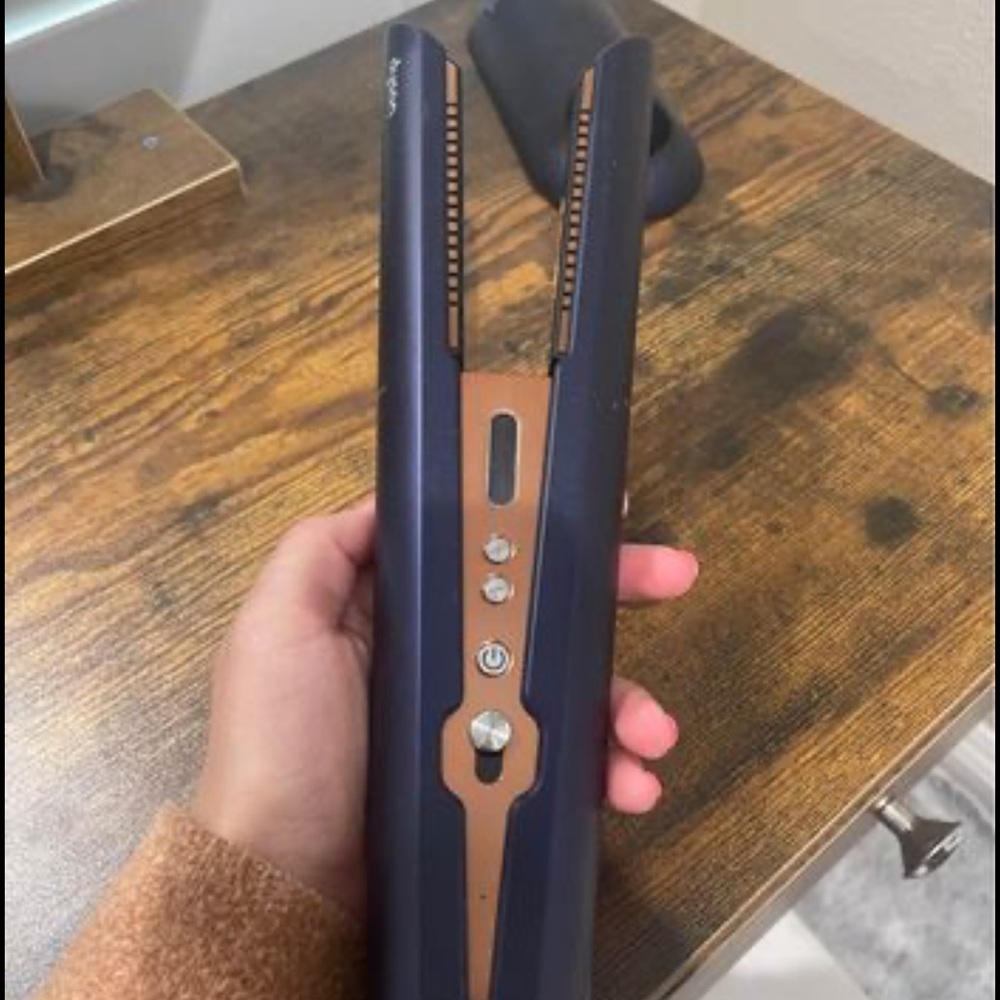 Dyson straightener